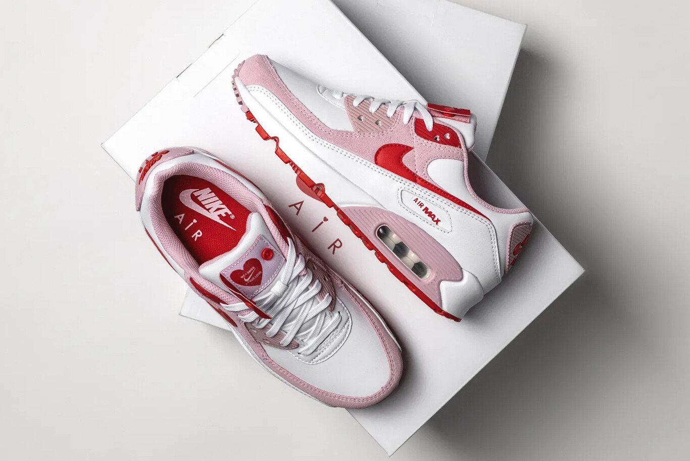 descubre las zapatillas tendencia para san valentín que combinan estilo y comodidad, perfectas para celebrar con tu persona especial.