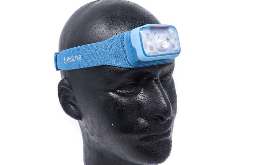 linterna frontal inteligente biolite range 500, diseñada para corredores nocturnos que buscan iluminar su camino con tecnología avanzada y comodidad.