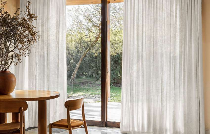 descubre nuestras cortinas de lino que aportan frescura y elegancia a cualquier ambiente, ideales para mantener tu hogar ventilado y con estilo natural.