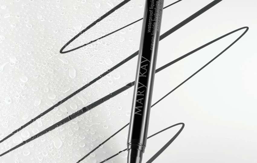 descubre nuestros delineadores líquidos waterproof, de larga duración y resistencia al agua para un maquillaje impecable todo el día.