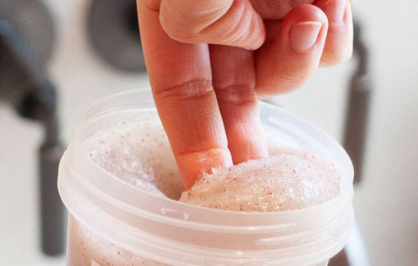 descubre exfoliantes y serums para cuero cabelludo que revitalizan y nutren tu piel, eliminando impurezas y promoviendo un cabello saludable y brillante.