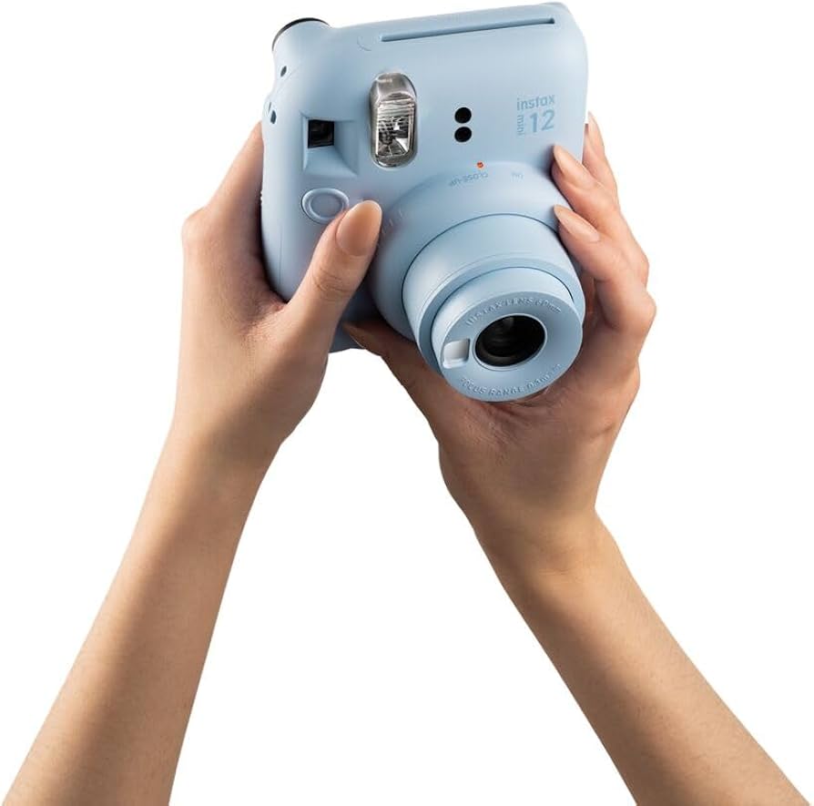 descubre la fujifilm instax mini 12, el regalo perfecto para capturar y conservar recuerdos inolvidables en 2026.