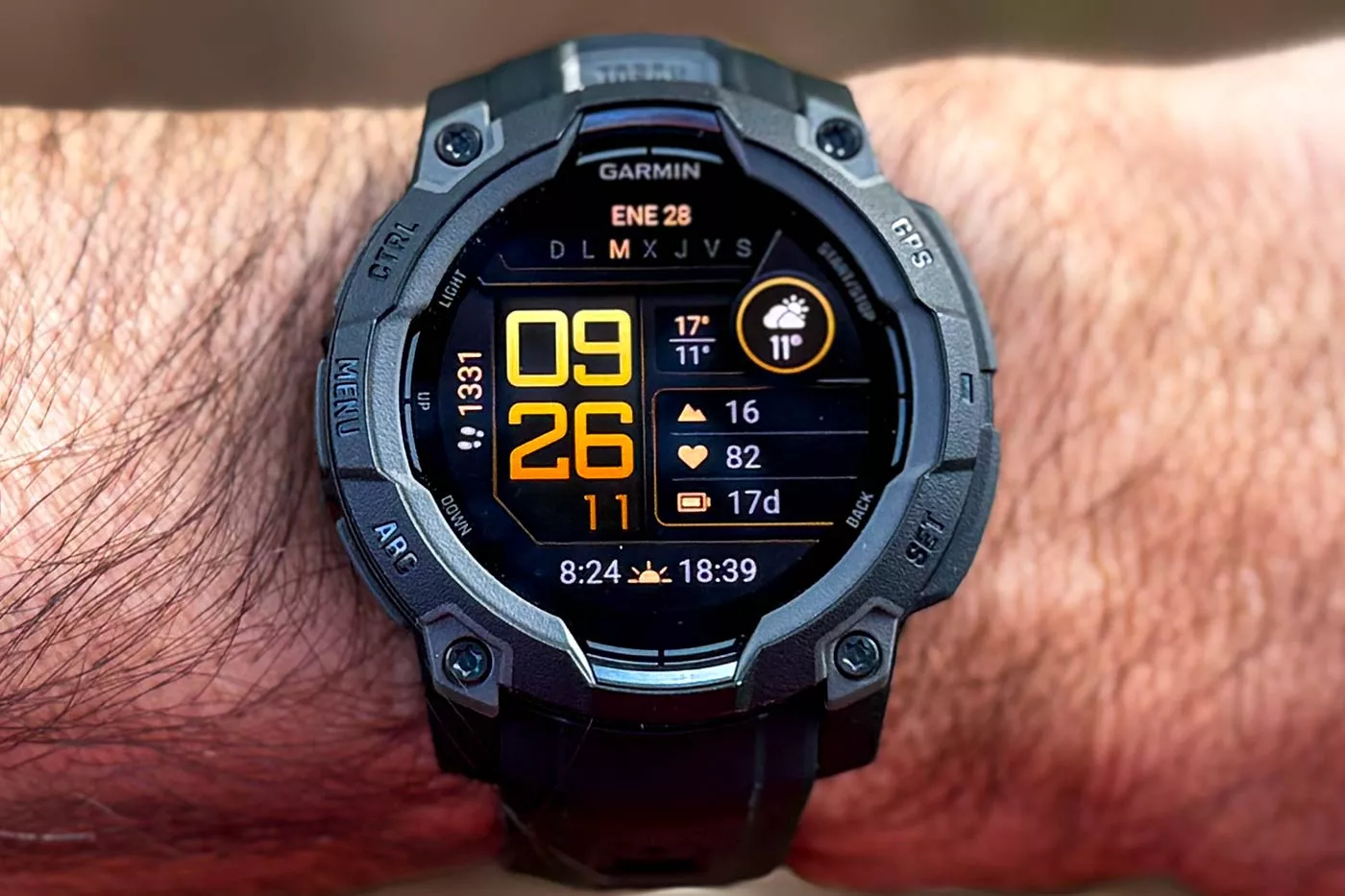 descubre el garmin instinct 3 solar, el reloj inteligente resistente que funciona sin necesidad de carga gracias a su energía solar, ideal para aventuras al aire libre.