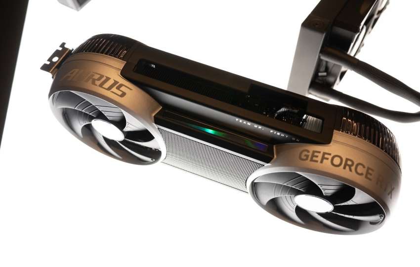 descubre la potencia y eficiencia de la gigabyte aorus rtx 5090 con refrigeración avanzada para 2026, diseñada para gamers y profesionales que exigen el máximo rendimiento.