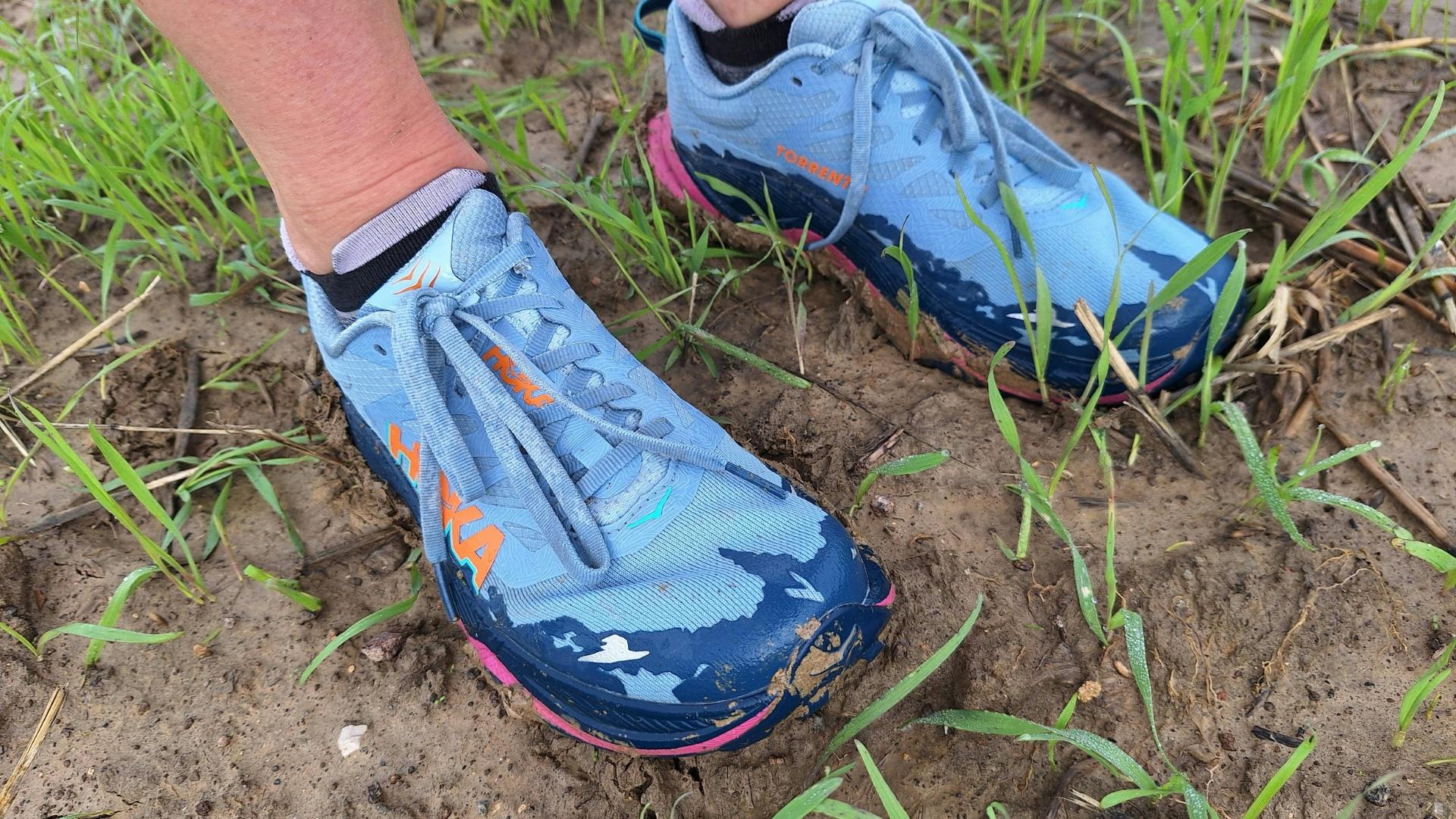 descubre las hoka torrent 4, la elección ligera perfecta para trail runners que buscan rapidez y comodidad en sus carreras off-road.