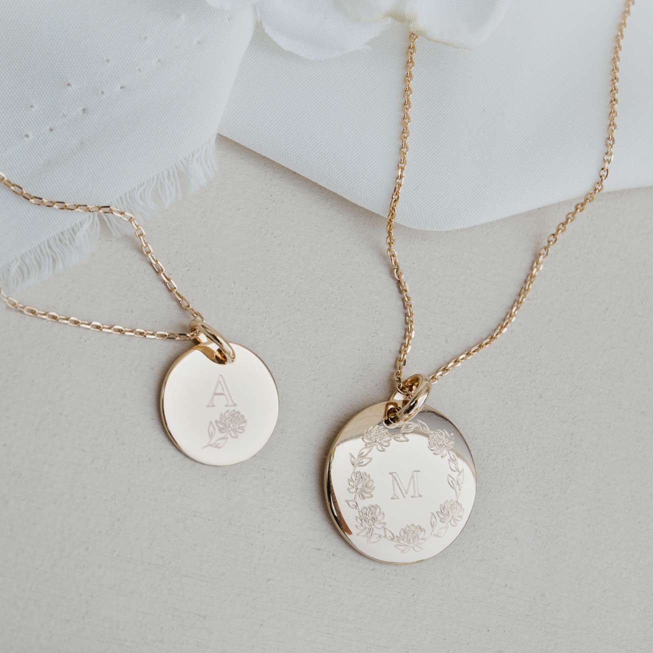 joyas maternales personalizadas que celebran el vínculo único entre madre e hijo. diseños exclusivos para momentos inolvidables.
