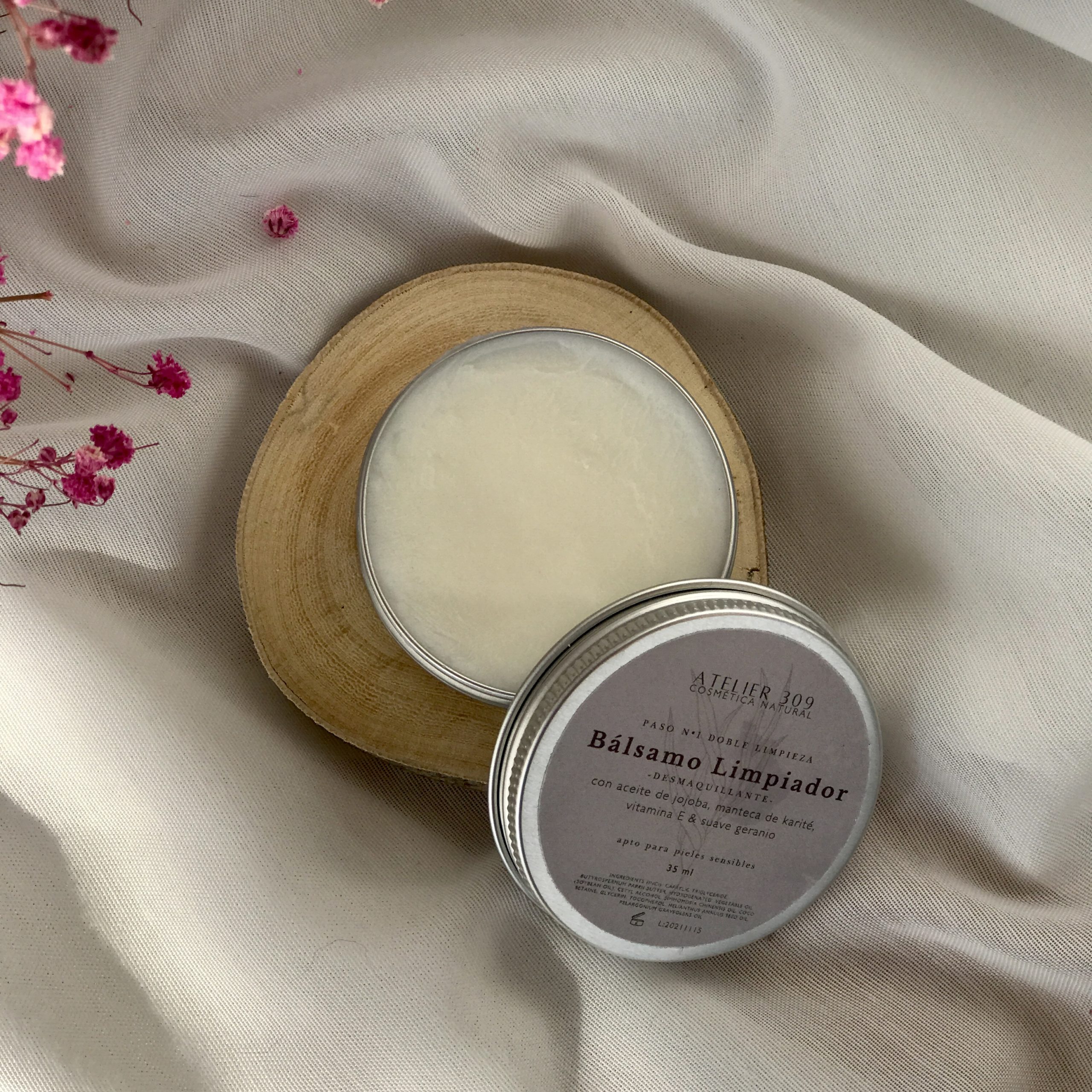 descubre los limpiadores en bálsamo, el primer paso ideal para una doble limpieza eficaz que deja tu piel limpia, suave y radiante.