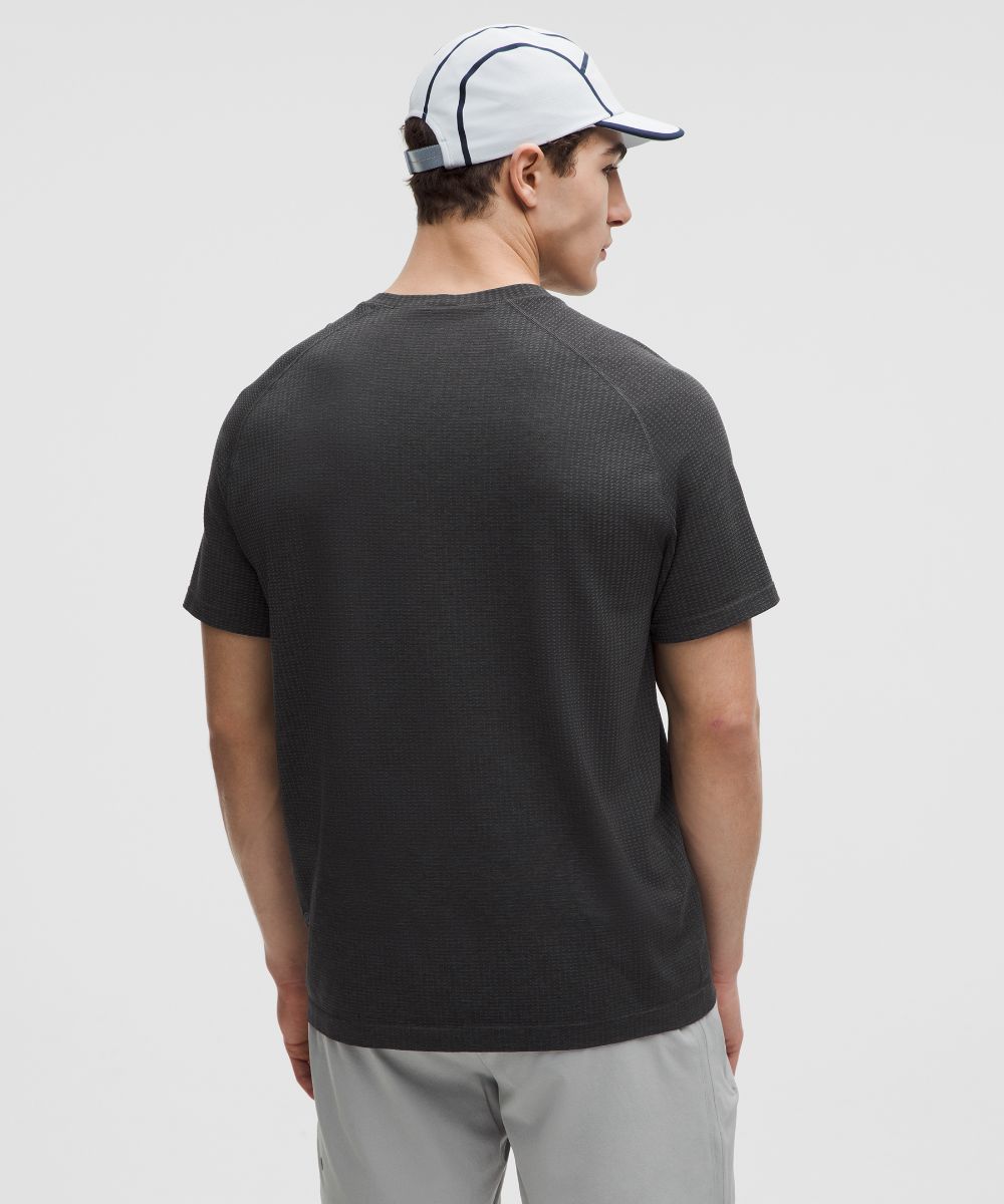 descubre la camiseta fitness lululemon metal vent tech 2026, diseñada para ofrecer comodidad, transpirabilidad y estilo en tus entrenamientos más intensos.