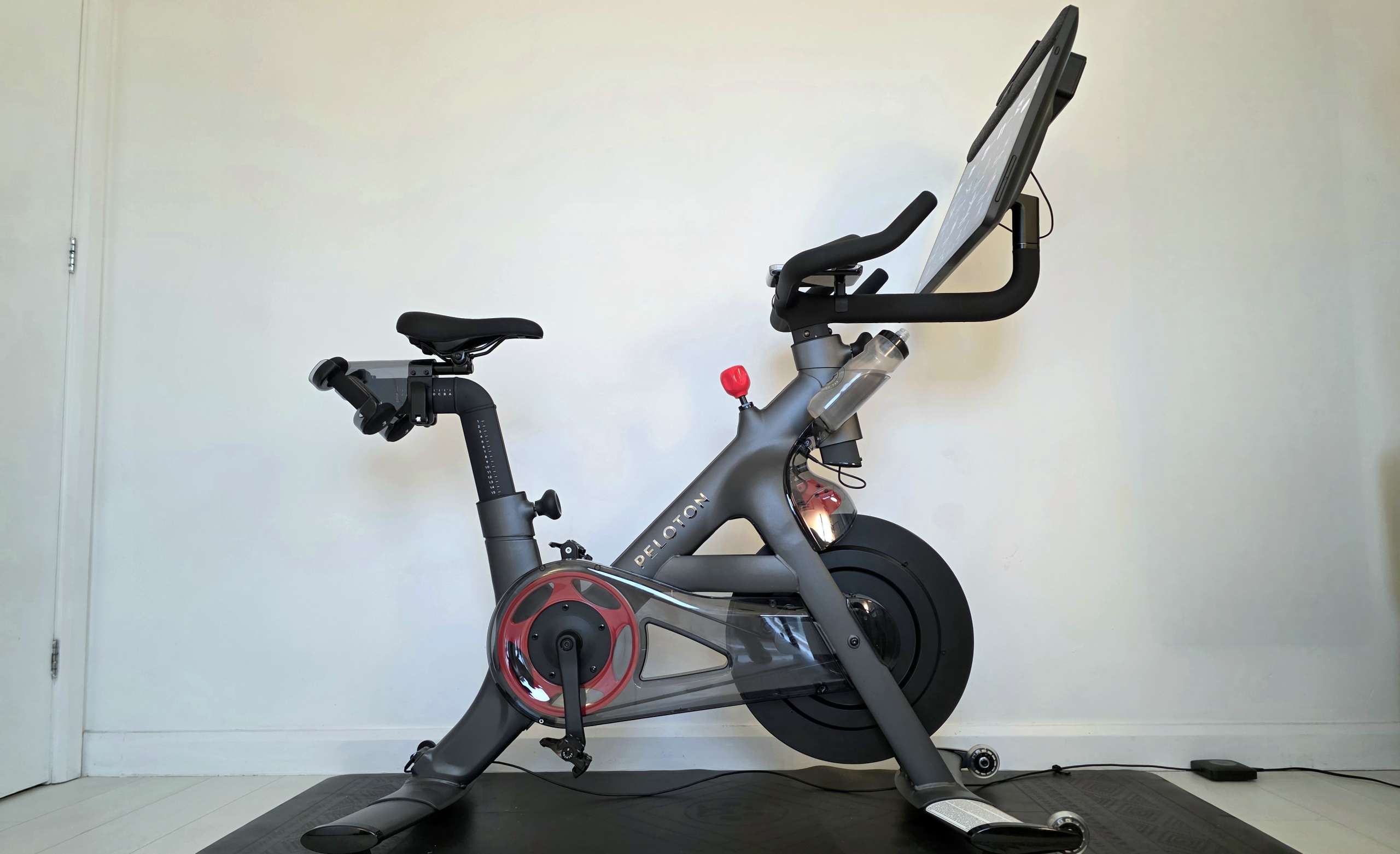 descubre las mejores ofertas del peloton bike+ en amazon us. aprovecha descuentos exclusivos y mejora tu experiencia de entrenamiento en casa con esta bicicleta estática de alta tecnología.