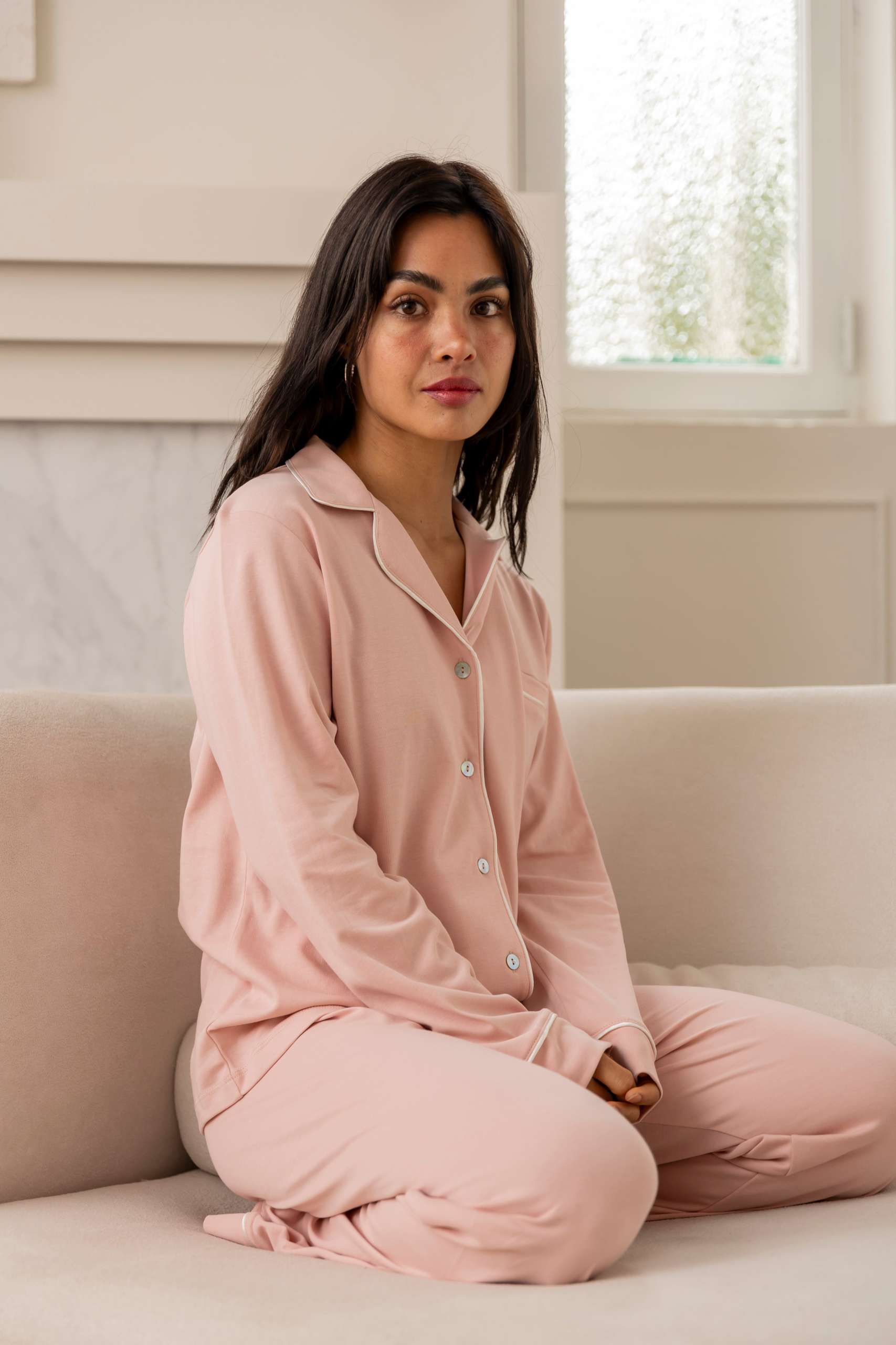 descubre nuestra colección de pijamas de algodón orgánico, suaves, cómodos y respetuosos con el medio ambiente para un descanso natural y saludable.