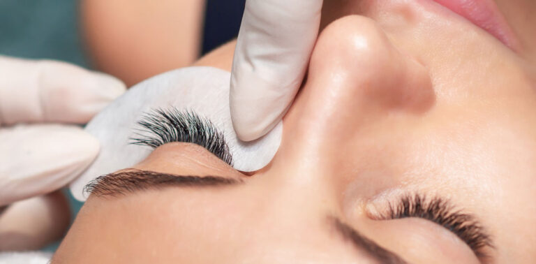 descubre cómo quitar el rímel lancôme sin frotar, cuidando tus pestañas y logrando una limpieza suave y efectiva.