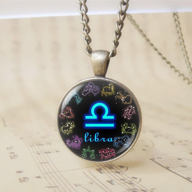 descubre regalos únicos de astrología: collares zodiacales personalizados y piedras energéticas para conectar con tu signo.