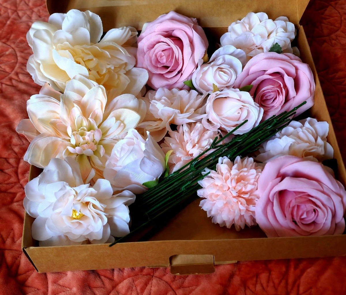 descubre nuestras rosas preservadas en caja, la combinación perfecta de belleza duradera y elegancia para regalar o decorar cualquier espacio.