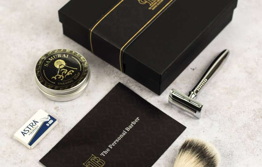 descubre nuestros sets de afeitado premium para hombres, diseñados para una experiencia de afeitado suave y elegante con productos de alta calidad.