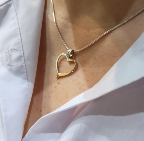 sorprende en san valentín 2026 con joyería artesanal única y llena de amor. descubre diseños exclusivos que harán de este día una celebración inolvidable.