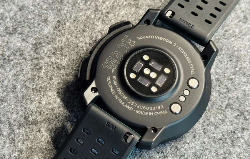 suunto vertical 2: reloj gps con 65 horas de batería, ideal para montañistas que buscan precisión y durabilidad en sus aventuras al aire libre.