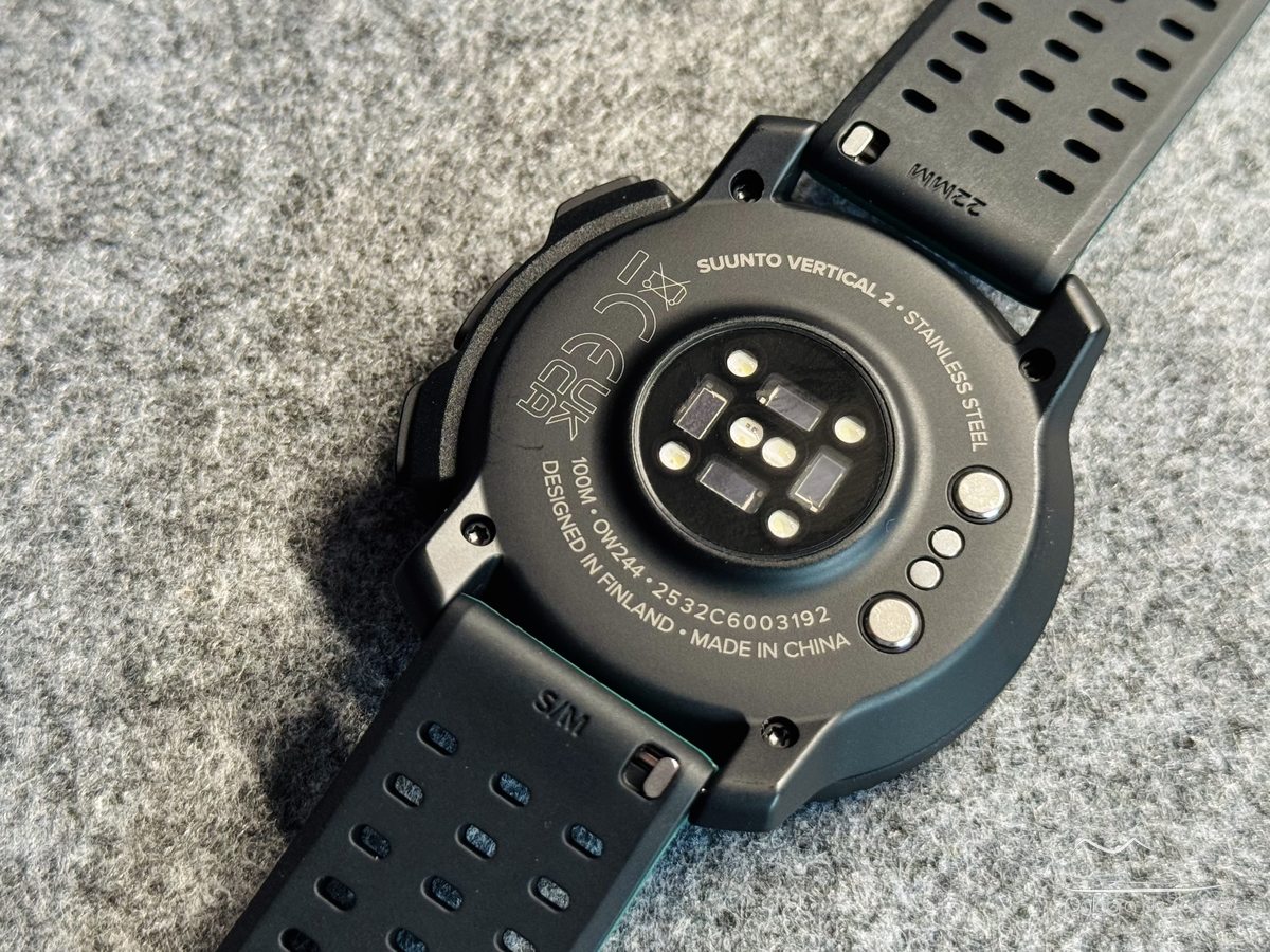 suunto vertical 2: reloj gps con 65 horas de batería, ideal para montañistas que buscan precisión y durabilidad en sus aventuras al aire libre.