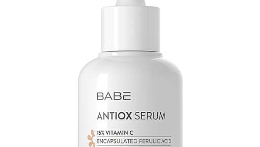 descubre los beneficios antioxidantes de los sérums de ácido ferúlico para rejuvenecer y proteger la piel madura, mejorando su elasticidad y apariencia.