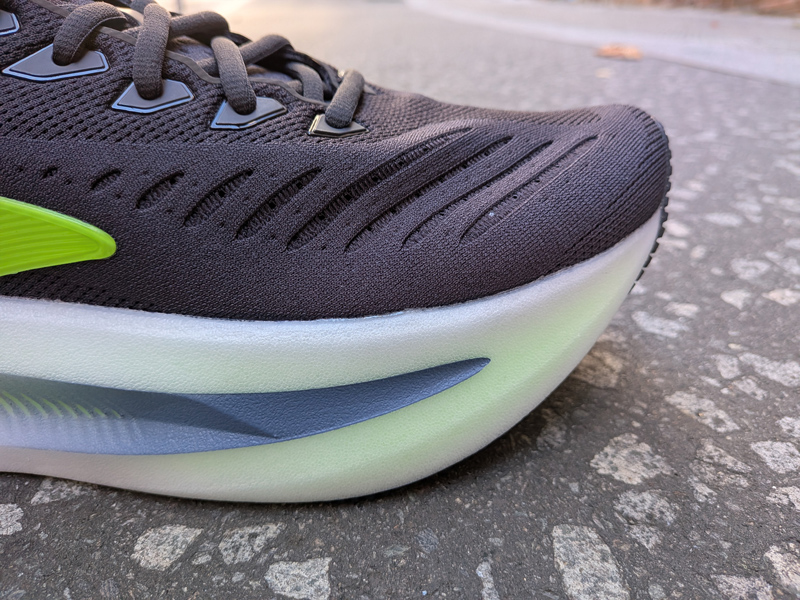 brooks glycerin max 2: la máxima amortiguación para proteger tus rodillas durante la carrera, brindando comodidad y soporte superior.