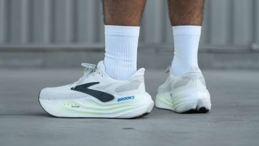 brooks glycerin max 2: la máxima amortiguación para proteger tus rodillas durante cada carrera, ofreciendo comodidad y soporte superior.