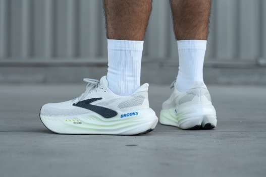 brooks glycerin max 2: la máxima amortiguación para proteger tus rodillas durante cada carrera, ofreciendo comodidad y soporte superior.