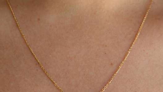 descubre los collares de diamantes solitarios mejuri, elegancia y brillo atemporal que realzan tu estilo con sofisticación y calidad incomparable.