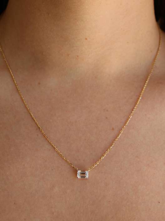 descubre los collares de diamantes solitarios mejuri, elegancia y brillo atemporal que realzan tu estilo con sofisticación y calidad incomparable.