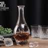 decantadores de cristal con detalles en oro, perfectos para amantes del whisky que buscan elegancia y calidad en cada sorbo.