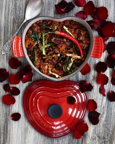 descubre los hornos staub en forma de corazón, perfectos para cocinar con estilo y amor. ideal para preparar platos especiales y sorprender a tus seres queridos.