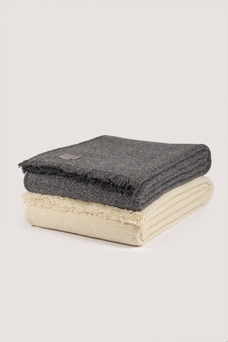 descubre las mantas de lana merina bearaby, el regalo perfecto para el confort y la calidez en cualquier ocasión.