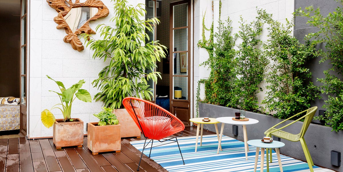 descubre nuestros muebles de terraza con estilo marino, perfectos para disfrutar del verano con comodidad y elegancia.