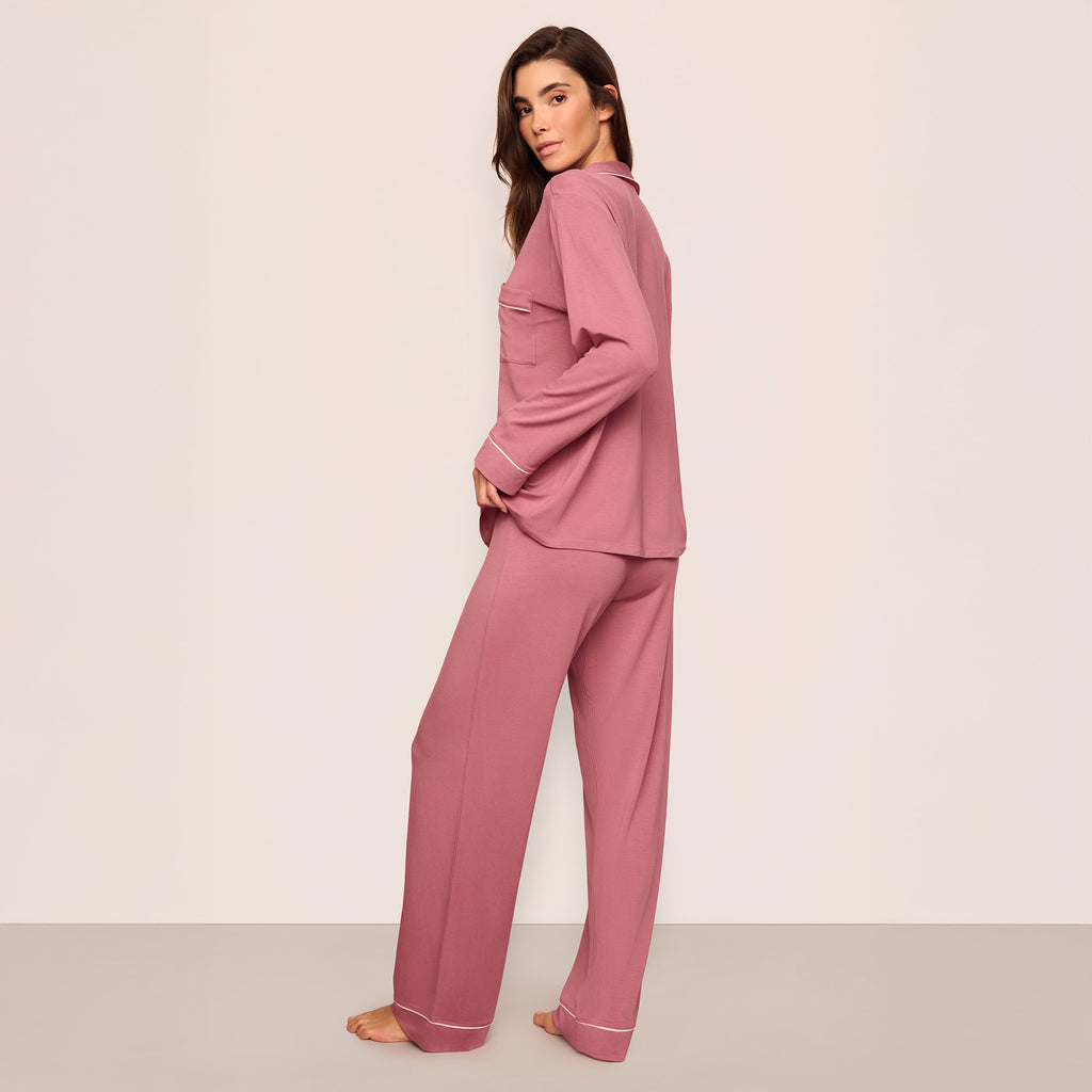descubre la elegancia y comodidad de los pijamas de seda lavable eberjey, perfectos para un descanso sofisticado y suave cada noche.