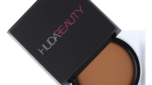 descubre nuestros polvos de sol mate para un bronceado sutil y natural que realza tu piel con un acabado impecable y sin brillos.