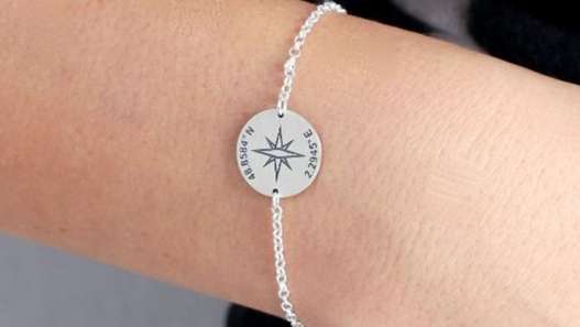 descubre nuestras pulseras con coordenadas personalizadas, el regalo perfecto para llevar contigo momentos especiales y lugares inolvidables.