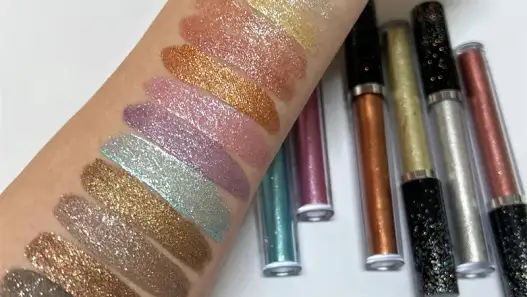 sombras líquidas de purpurina perfectas para brillar en tu fiesta. descubre colores vibrantes y un acabado radiante que dura toda la noche.