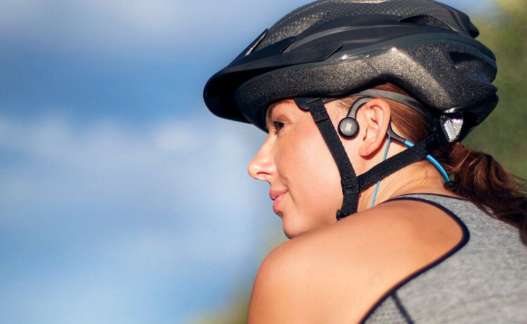 descubre el sonido por conducción ósea diseñado para ciclistas, una tecnología que permite escuchar música y alertas manteniendo la atención en el entorno y la seguridad durante tus rutas en bicicleta.