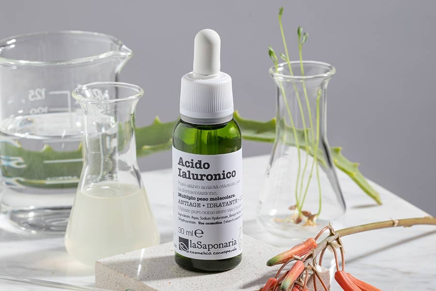 descubre los tratamientos de ácido hialurónico para cuero cabelludo que hidratan, regeneran y fortalecen el cabello, promoviendo un crecimiento saludable y un cuero cabelludo revitalizado.