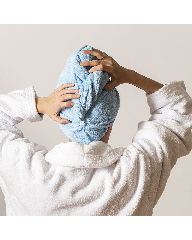 turbantes de microfibra para secar el cabello sin dañarlo, absorbentes y suaves, ideales para cuidar tu melena mientras te secas rápidamente.